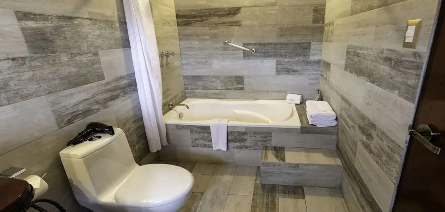 Deluxe Tek Büyük Yataklı Oda, Küvet