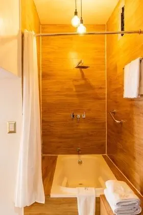 Deluxe Tek Büyük Yataklı Oda, Küvet