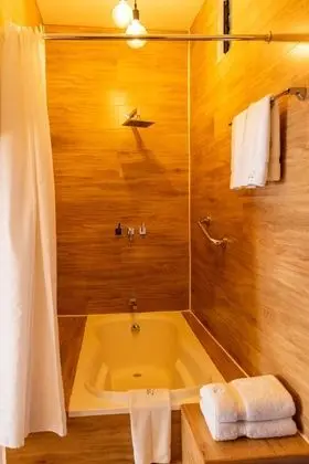 Deluxe Tek Büyük Yataklı Oda, Küvet