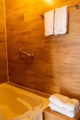 Deluxe Tek Büyük Yataklı Oda, Küvet
