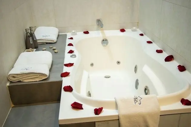 Deluxe Tek Büyük Yataklı Oda, Sıcak Su Küveti