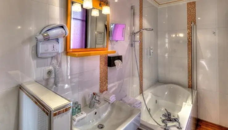 Comfort Tek Büyük Yataklı Oda
