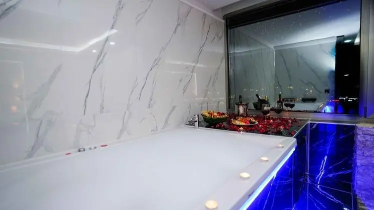 Premium Suite Jakuzi Şömine