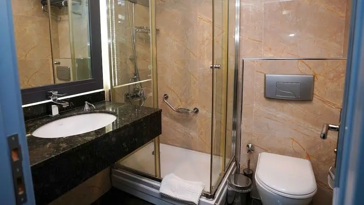 Premium Tek Büyük Yataklı Oda
