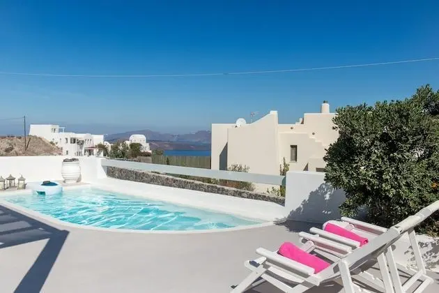 Apartment ,2 Bedrooms , Private Plunge Pool, Partially Caldera View