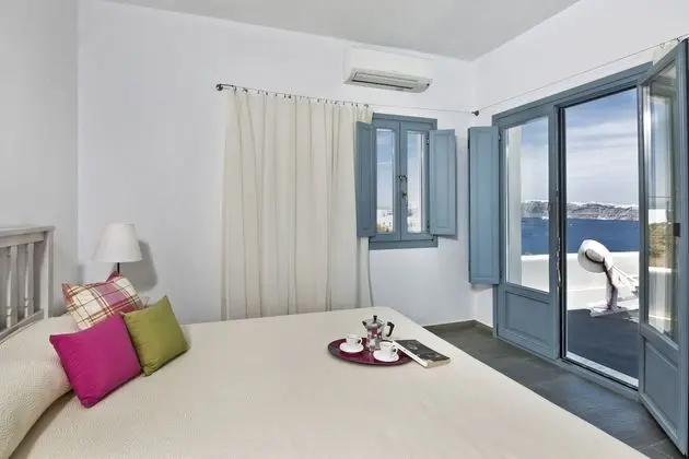 Apartment ,2 Bedrooms , Private Plunge Pool, Partially Caldera View