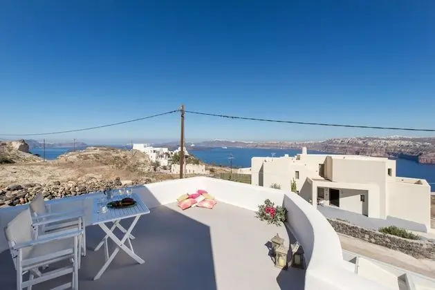 Apartment ,2 Bedrooms , Private Plunge Pool, Partially Caldera View