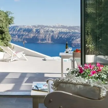 Family Apartment ,3 Bedrooms , Private Plunge Pool, Caldera View