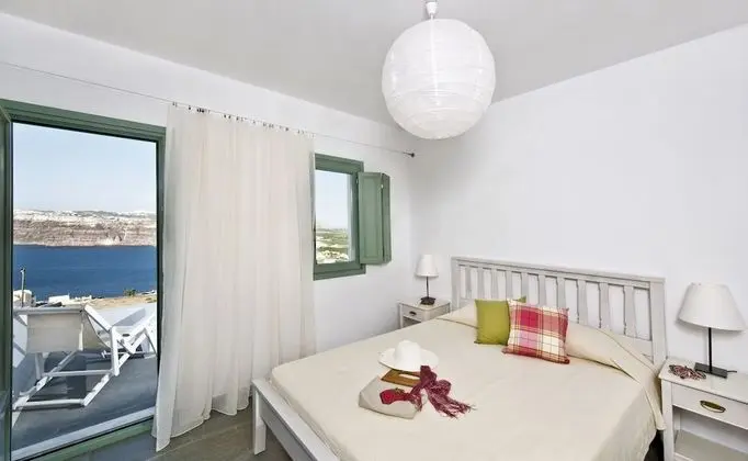 Family Apartment ,3 Bedrooms , Private Plunge Pool, Caldera View