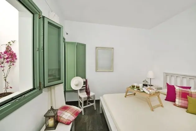 Family Apartment ,3 Bedrooms , Private Plunge Pool, Caldera View