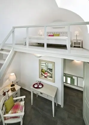 Family Apartment ,3 Bedrooms , Private Plunge Pool, Caldera View