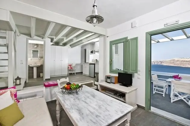 Family Apartment ,3 Bedrooms , Private Plunge Pool, Caldera View