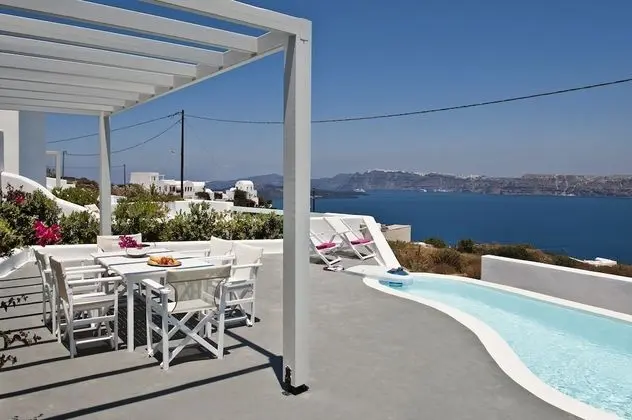 Family Apartment ,3 Bedrooms , Private Plunge Pool, Caldera View