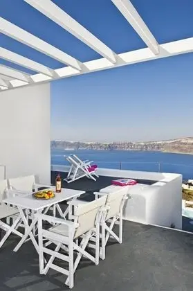 Family Apartment ,3 Bedrooms , Private Plunge Pool, Caldera View