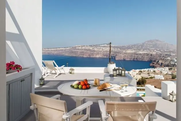Family Apartment ,3 Bedrooms , Private Plunge Pool, Caldera View