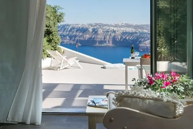 Family Apartment ,3 Bedrooms , Private Plunge Pool, Caldera View