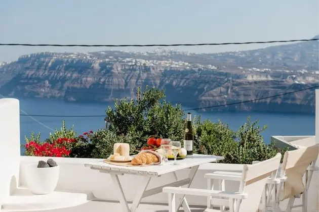 Family Apartment ,3 Bedrooms , Private Plunge Pool, Caldera View