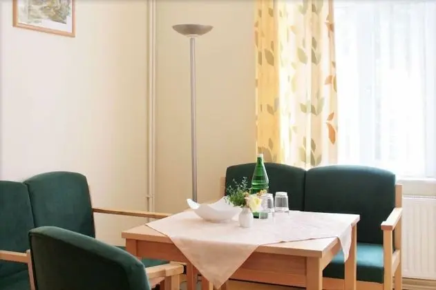 Stüdyo, Bahçe Manzaralı