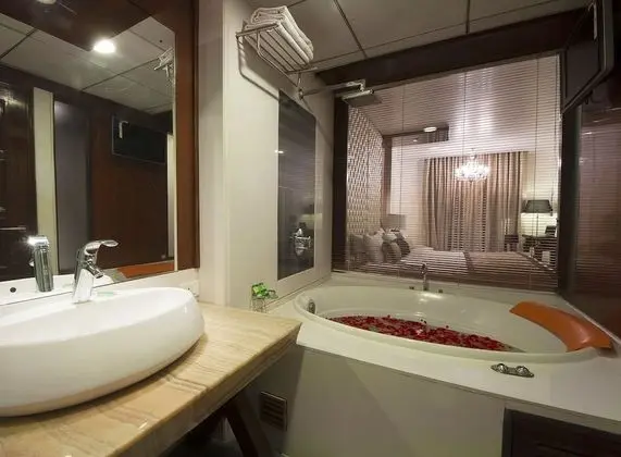 Aura Suite Room