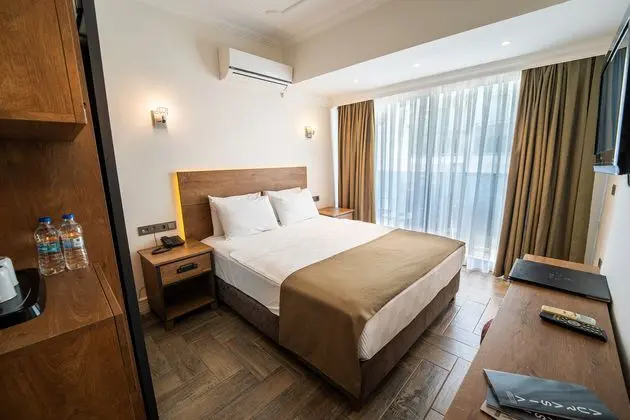 Standard Double Kara Manzaralı Oda