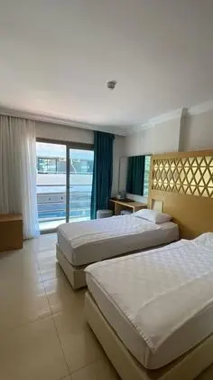 Kara Manzarali Standard Twin Fransız Balkonlu