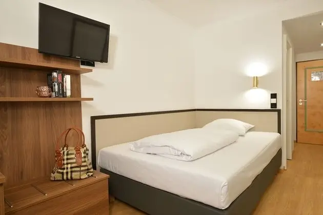 Tek Büyük Yataklı Oda (French Bed 1.40 x 2.10 m))