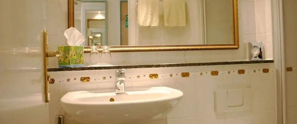 Tek Büyük Yataklı Oda (French Bed 1.40 x 2.10 m))