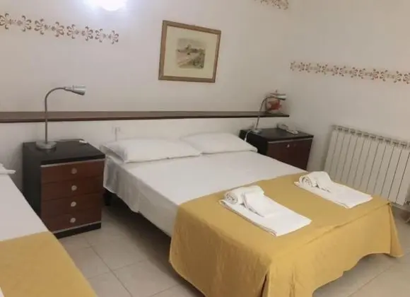 Üç Kişilik Oda