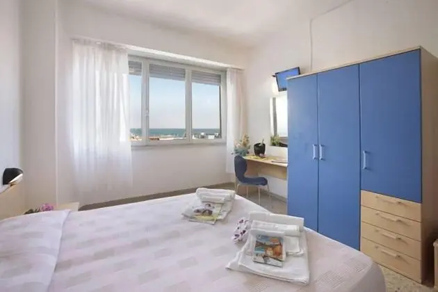 Büyük Yataklı Tek Kişilik Oda