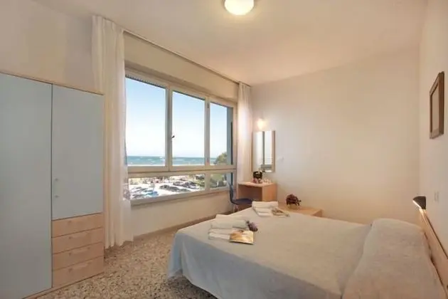 Büyük Yataklı Tek Kişilik Oda