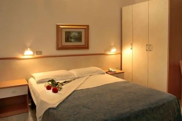 Büyük Yataklı Tek Kişilik Oda