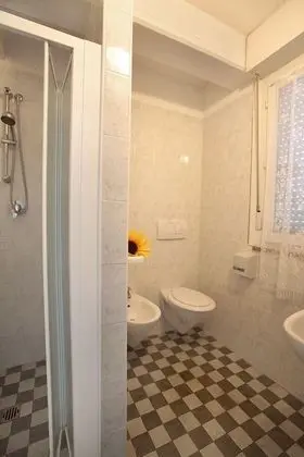 Büyük Yataklı Tek Kişilik Oda