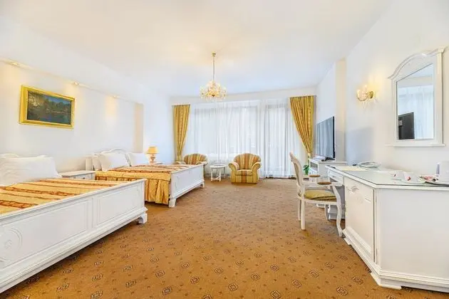Deluxe Tek Büyük veya İki Ayrı Yataklı Oda, 2 Büyük (Queen) Boy Yatak, Engellilere Uygun, Balkon