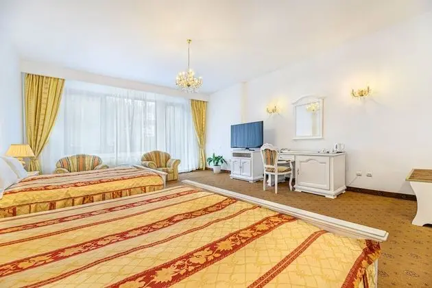 Deluxe Tek Büyük veya İki Ayrı Yataklı Oda, 2 Büyük (Queen) Boy Yatak, Engellilere Uygun, Balkon