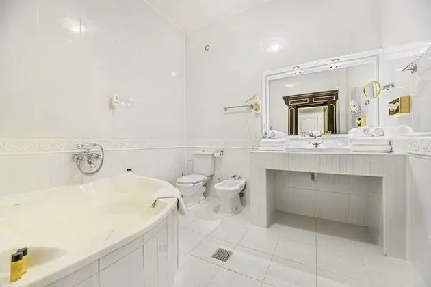Deluxe Tek Büyük veya İki Ayrı Yataklı Oda, 2 Büyük (Queen) Boy Yatak, Engellilere Uygun, Balkon
