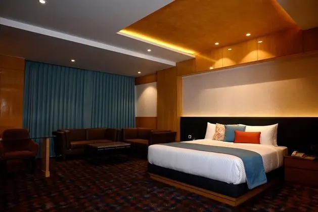 Senior Tek Büyük Yataklı Oda