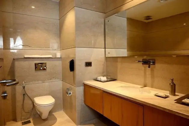 Senior Tek Büyük Yataklı Oda