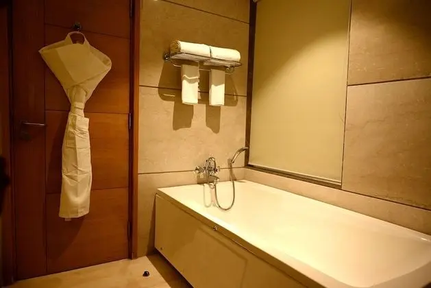 Senior Tek Büyük Yataklı Oda