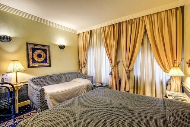 Üç Kişilik Oda