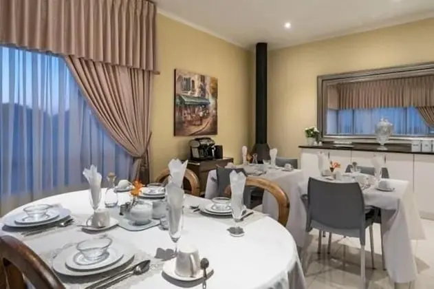 Double Room (1)