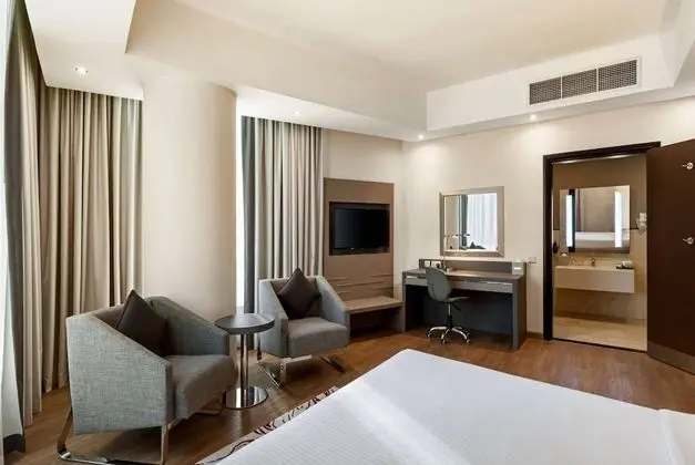 Oda, 1 En Büyük (King) Boy Yatak, Engellilere Uygun, Sigara İçilmez (Walk-In-Shower)