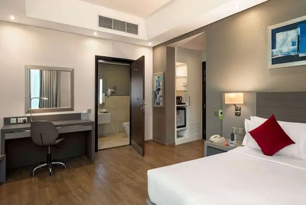 Oda, 1 En Büyük (King) Boy Yatak, Engellilere Uygun, Sigara İçilmez (Walk-In-Shower)