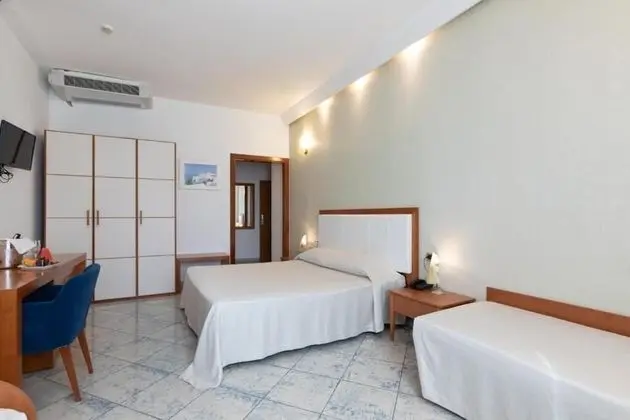 Deluxe Üç Kişilik Oda