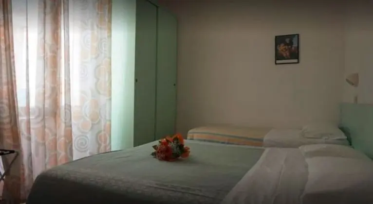 Üç Kişilik Oda