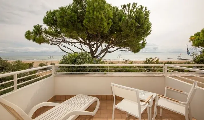 Standard Tek Büyük Yataklı Oda (Beach access included)