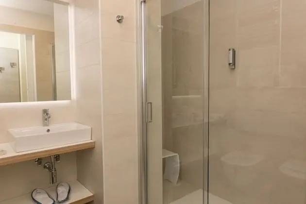 Tek Büyük Yataklı Oda, Deniz Manzaralı (Beach access included)