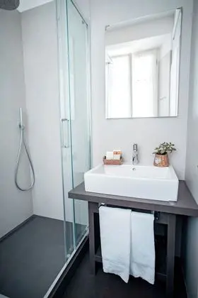 Tek Büyük Yataklı Oda, Balkon, Göl Manzaralı