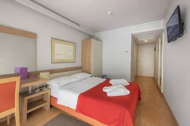 Tek Büyük Yataklı Oda, Engellilere Uygun, Balkon (Park Side)