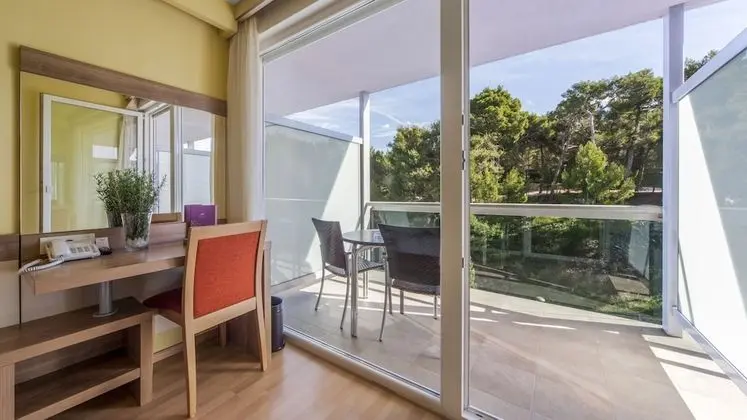 Tek Büyük Yataklı Oda, Engellilere Uygun, Balkon (Park Side)