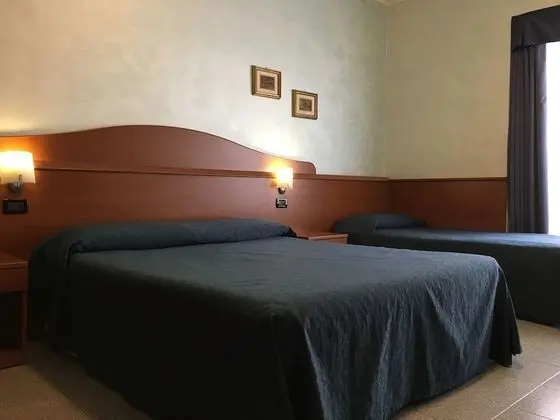 Üç Kişilik Oda